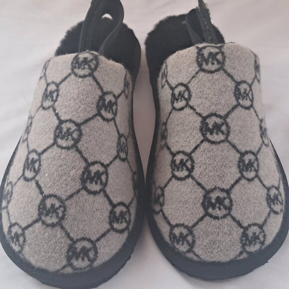Michael Kors MK Logo Fuzzy slip on  Comfy Fur Lined Slippers .BNWT - Picture 1 of 9